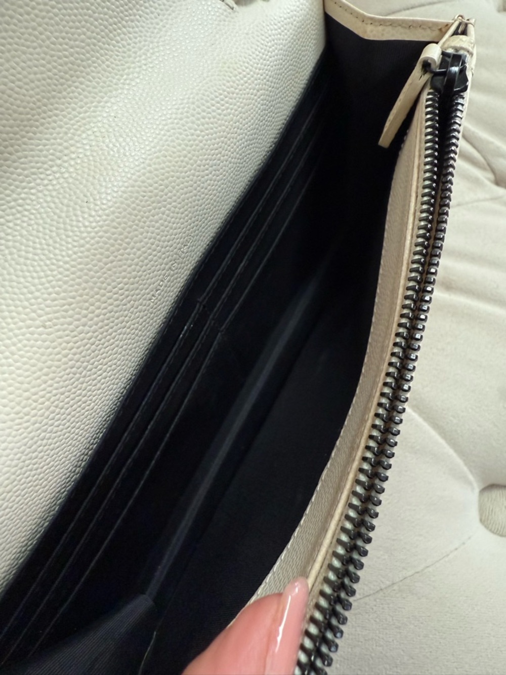 SAINT LAURENT
White Matelasse Quilted Grained Leather Envelope Chain Wallet Bag - Picture 7 of 12